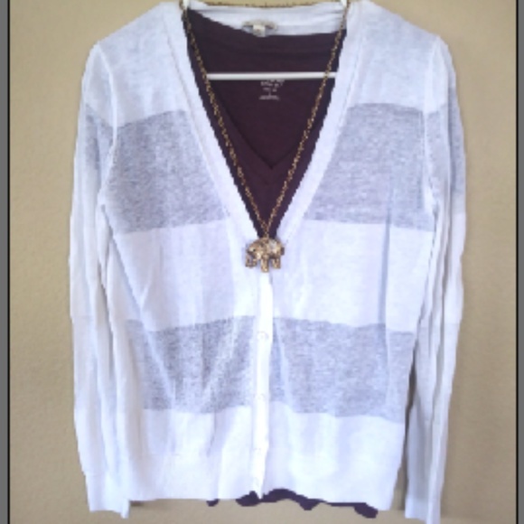 Med. Wht Gap Cardigan - Picture 4 of 5